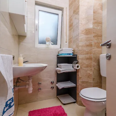 With Parking Space - 15440 Daire Trogir