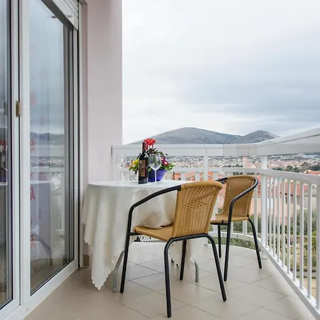 Apartment With A Parking Space - 15440 Trogir