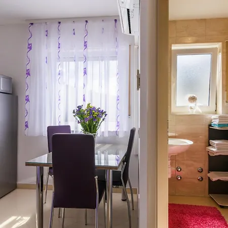 Apartment With A Parking Space - 15440 Trogir