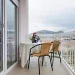 Apartament With Parking Space - 15440 Trogir