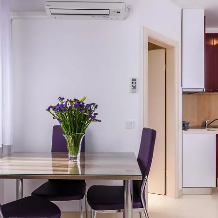 Apartament With Parking Space - 15440 Trogir