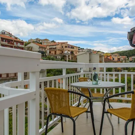 With Parking Space - 15440 Apartament Trogir