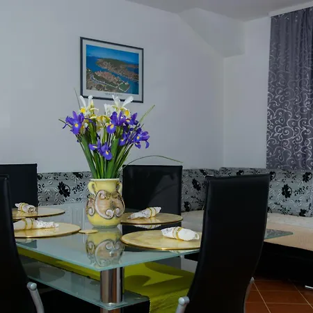 With Parking Space - 15440 Trogir